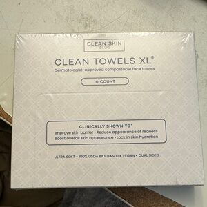 Clean Skin Club Clean Towels XL - White